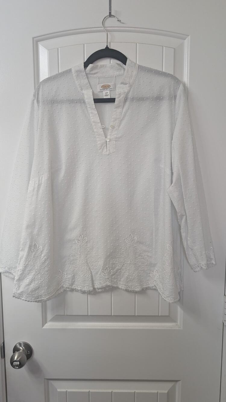 Talbots White Solid V-Neck Long Sleeve Embroidered Pullover Blouse 14W P